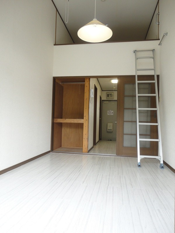 メゾンとびかた【キャッシュバック対象物件】の洋室|個人の部屋や寝室として使える洋室です