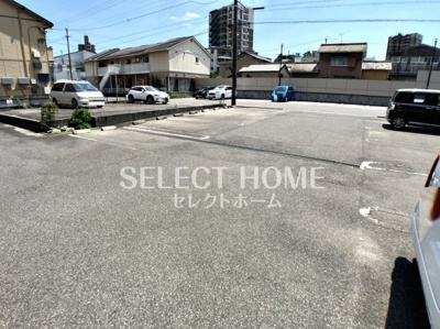 【駐車場】 | レジデンスボナール | 駐車場に車を止められます