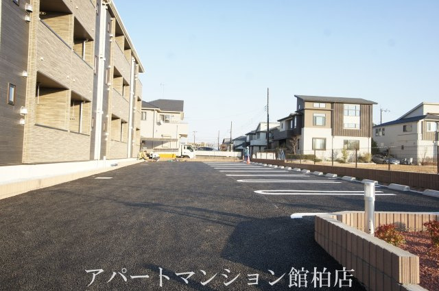 ブライト　セゾンの駐車場