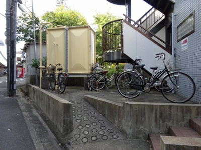 【その他共用部分】 | メルマン酒井 | 自転車置き場です。