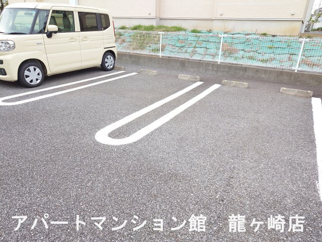 フォンテーヌ・カーサの駐車場