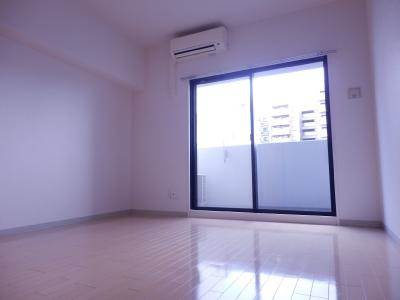 インベスト京都堀川の居間・リビング|洋室