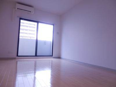 インベスト京都堀川の居間・リビング|洋室