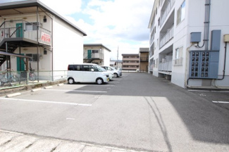 【駐車場】