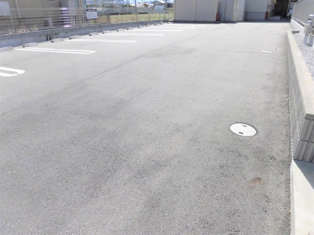 Riqueza上面の駐車場