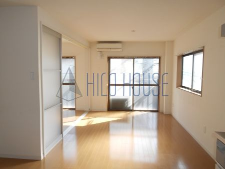 越山マンションの居間・リビング