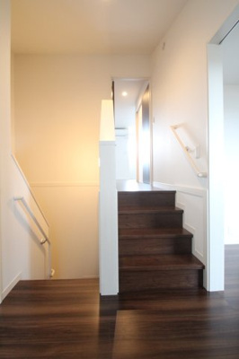 【内装】 | ラヴィーヌ芝の内A | 2Fのスキップ階段