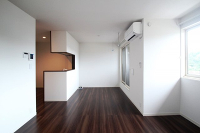 【居間・リビング】 | ラヴィーヌ芝の内A | リビングは何と13.5帖！