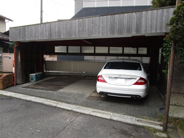 【駐車場】