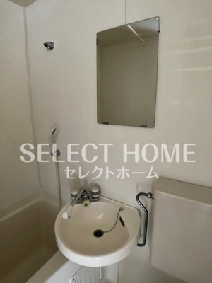 【洗面所】 | ロイヤル城南 | 使いやすい洗面所です