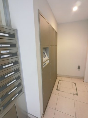 【その他共用部分】 | ドレッセ南馬込 | 不在時にもお荷物が受け取れる宅配ボックスです。
