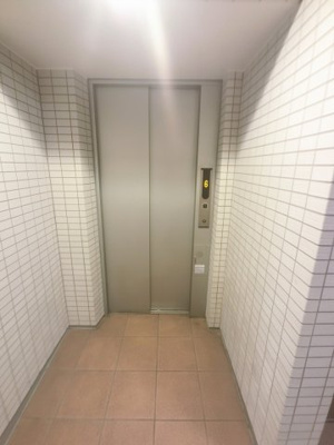 【その他共用部分】 | グランスイート横濱磯子 | お買い物時やベビーカーの出し入れに便利なエレベーター付
