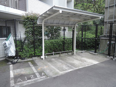 【その他共用部分】 | グランスイート横濱磯子 | バイク置場