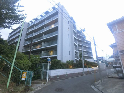 【外観】 | グランスイート横濱磯子 | 横浜市営地下鉄ブルーライン「吉野町」駅徒歩18分。
京急ストア・ローソンまで徒歩4分と毎日のお買い物にとても便利です。