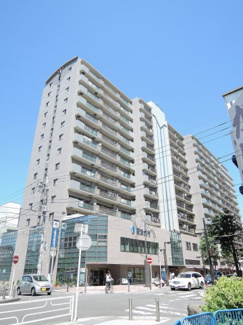 【外観】 | 6階・南西北の3方角部屋につき採光・風通し良好です。
5.5帖の洋室は仕事部屋としてもお使いできます♪