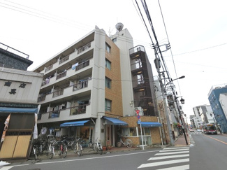 【外観】 | 多摩川線「矢口渡」駅徒歩2分！駅近ならではの便利な住環境も魅力的です。
テレワークが出来るスペース有。洋室の引戸を開放して1Rとしてもお使いできます♪