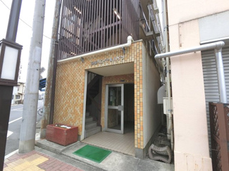 【エントランス】 | 東急多摩川線「矢口渡」駅徒歩2分と好立地。
忙しい朝が助かる立地、暮らしにゆとりが生まれます。