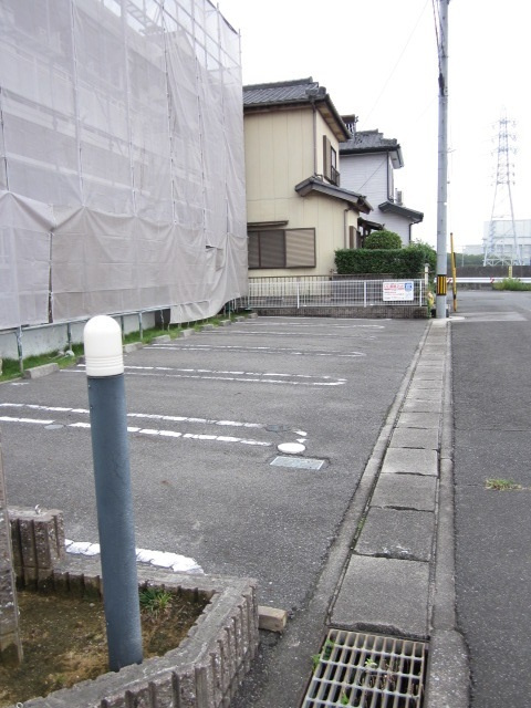 ブライニィー　エアーの駐車場