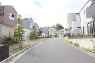 【前面道路含む現地写真】