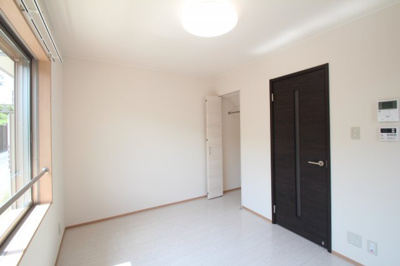 【居間・リビング】 | リバレインⅢ | ゆったり過ごせる居間です