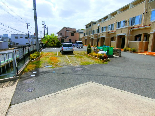 スマートハズの駐車場