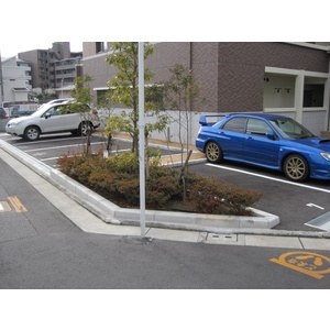 アラモード深井の駐車場