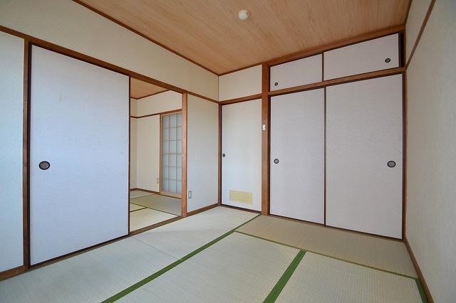 コーポ躍場の和室