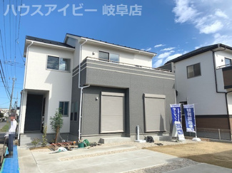 【外観】 | 岐阜市西鶉５丁目　新築戸建　全３棟　完成しました　オール電化住宅　玄関吹き抜け　お車スペース並列3台可能！