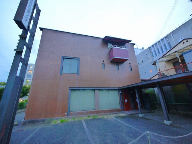アルファリバーパークスの外観