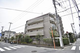 【外観】 | 2階部分・南向きにつき日当たり良好です。
独立性の高い洋室は子供部屋、書斎など多目的利用が可能。