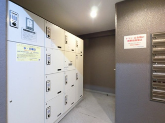【その他共用部分】 | 不在時にもお荷物が受け取れる宅配ボックスです。