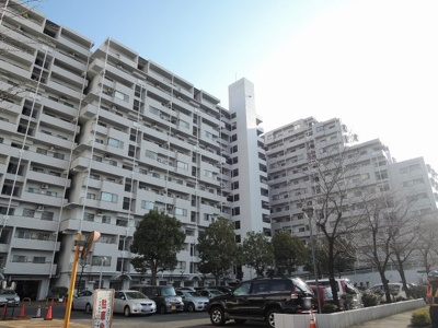 【外観】 | 日吉ロイヤルマンション | 4階南東角部屋につき採光・風通し良好です。
独立性の高い洋室は子供部屋、書斎など多目的利用が可能♪