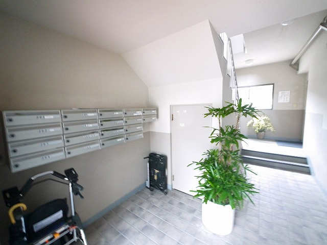 第1西田ビルのエントランス|きれいな共有スペース