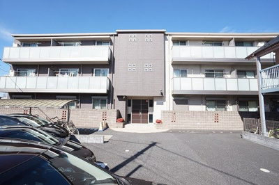 【外観】 | グランデール壱番館 | エントランスを中心に左右に広がりのある堂々としたマンションです。