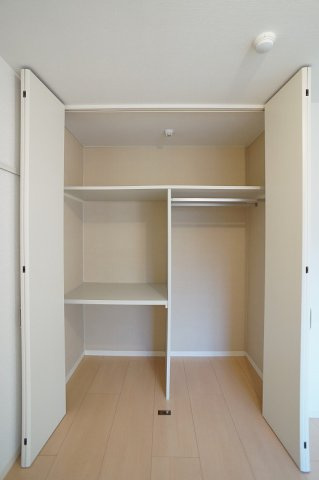 【収納】 | グランデール壱番館 | 奥行きある天井高クローゼットです