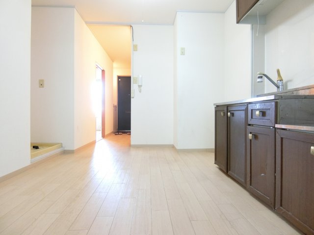 ハイツニシカワの居間・リビング|同物件別部屋イメージ写真