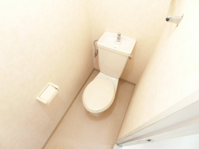 ハイツニシカワのトイレ|同物件別部屋イメージ写真