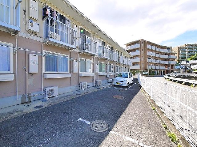 ジョイフル東生駒A棟の駐車場|駐車場完備です
