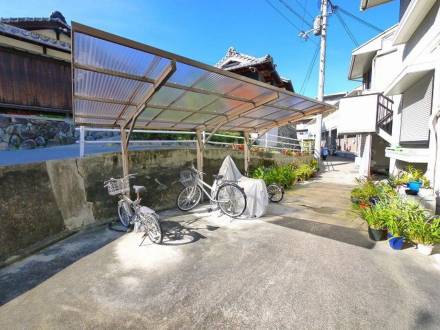 ジョイフル東生駒A棟のその他共用部分|自転車置き場