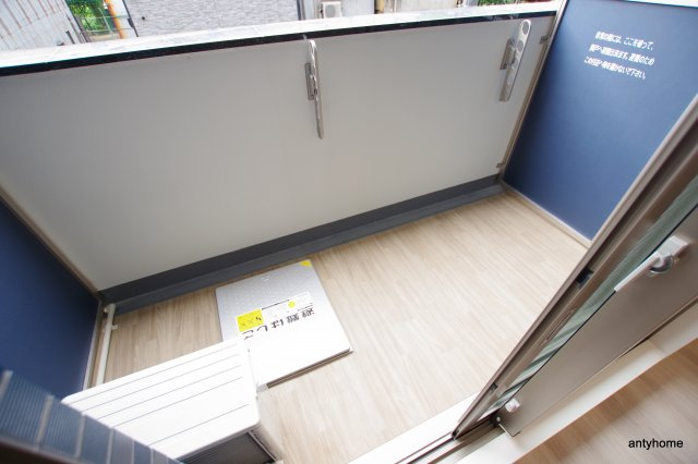 プレサンス難波マジョリティ　仲介手数料無料のバルコニー