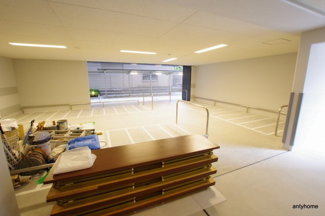 プレサンス難波マジョリティ　仲介手数料無料の駐車場