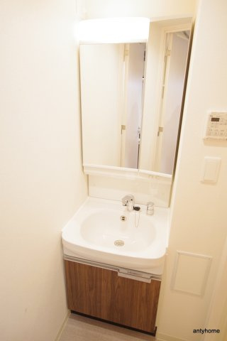 プレサンス難波マジョリティ　仲介手数料無料の洗面所