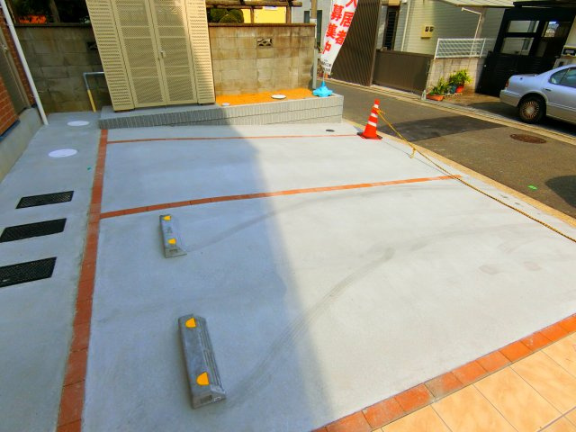 グラツィア堺の駐車場