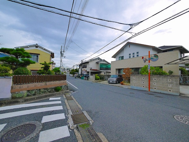 七条シャッターガレージの駐車場