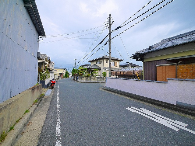 七条シャッターガレージの駐車場