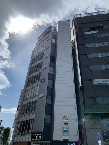 トラヤビル