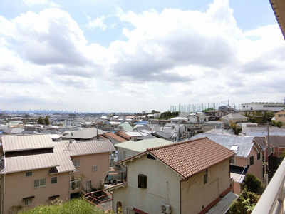 【展望】 | 豊中ガーデンハウス・ホワイティル | 【現地写真】 周りには高い建物はございません♪陽当たりのいいお部屋です♪