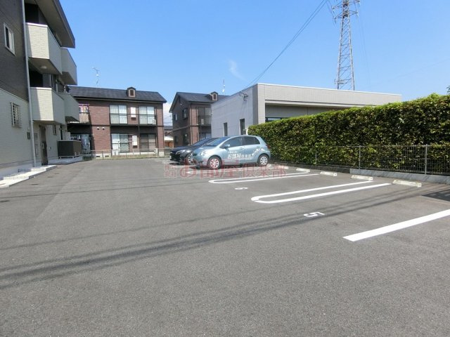 カルミアの駐車場