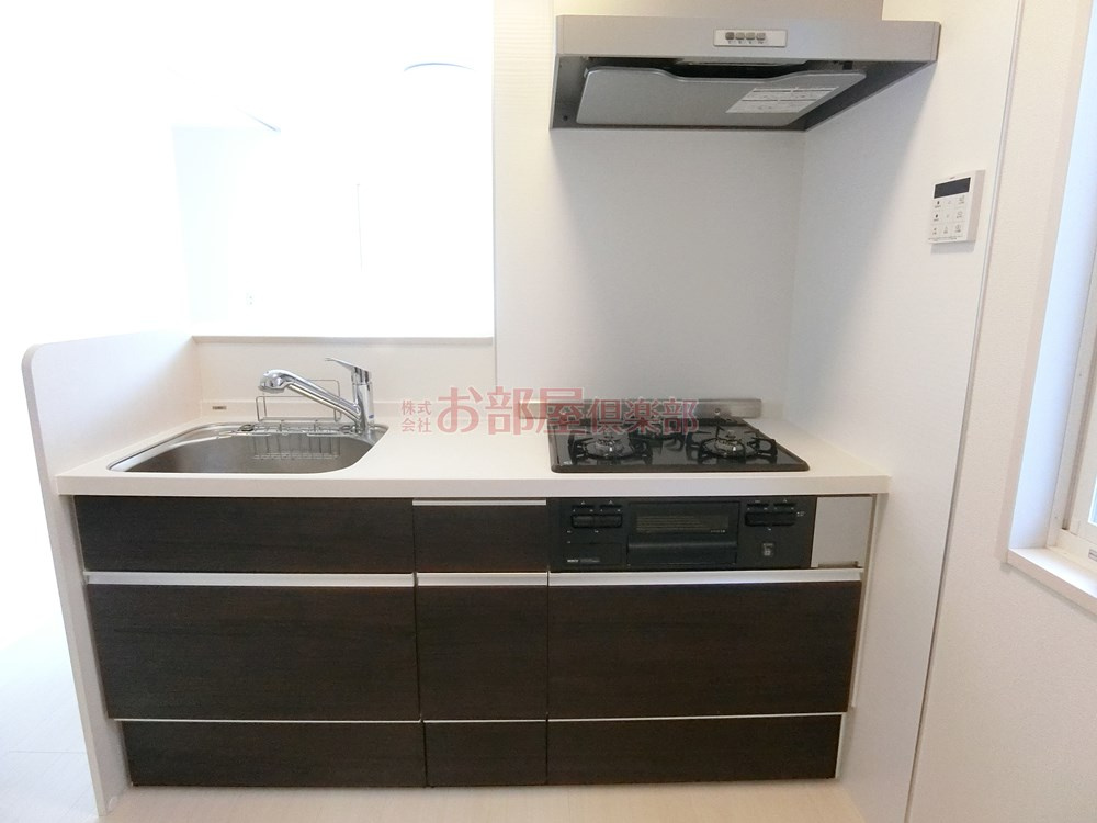 カルミアのキッチン|コンパクトなキッチンで掃除もラクラク