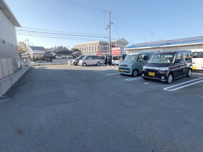 【駐車場】 | サンモールあさひ | 駐車場があるので、車を買う予定の方も安心です